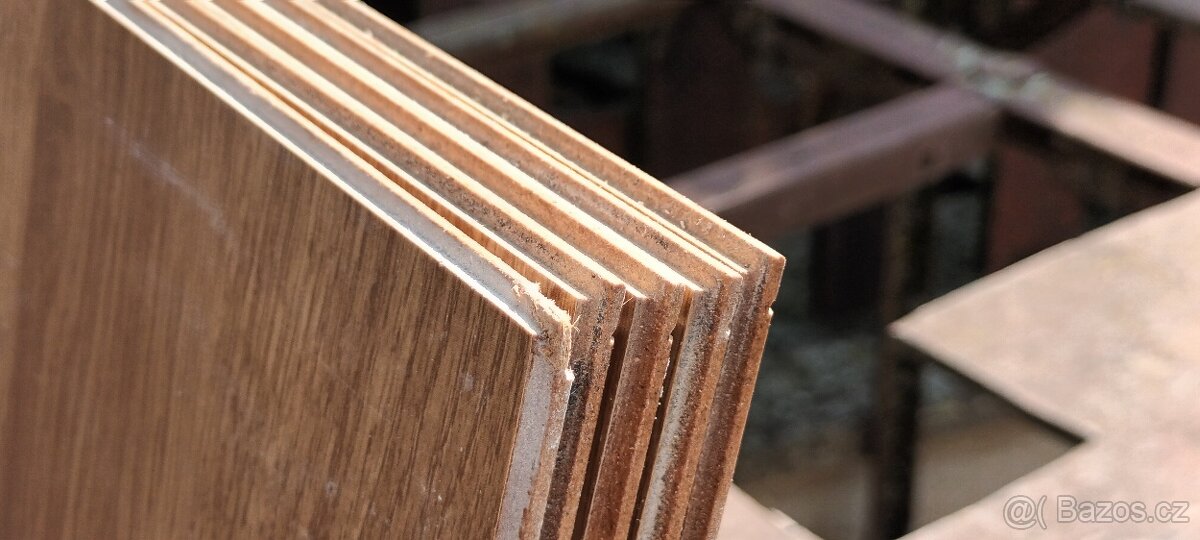 Prodej laminátové podlahy - barva světlý dub (přírodní) - 2