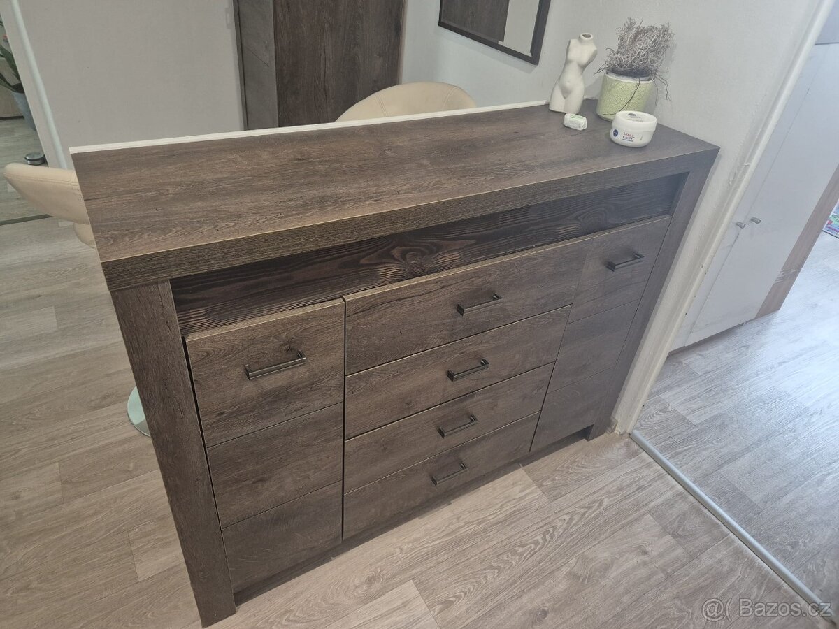 Komoda - 2