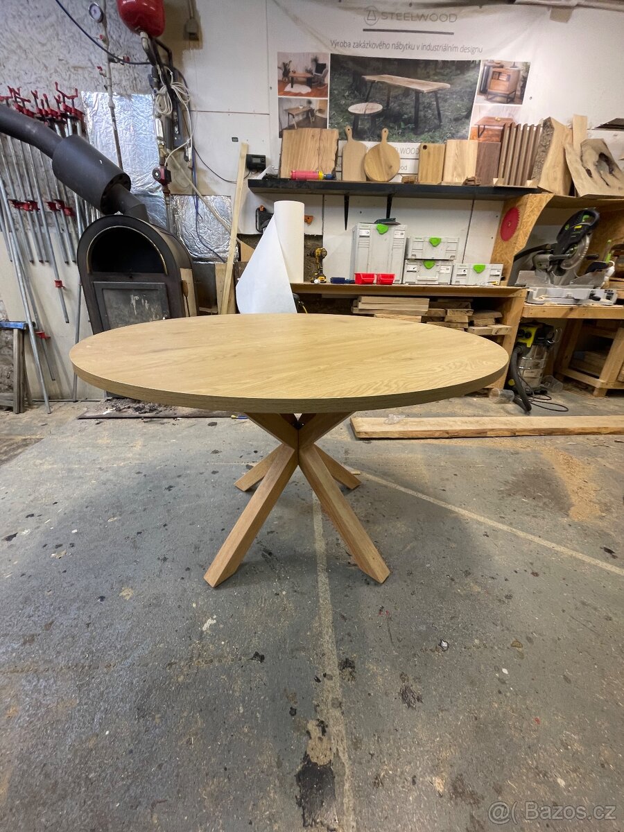 Kulatý jídelní stůl - dub 130cm, extra sleva - 2