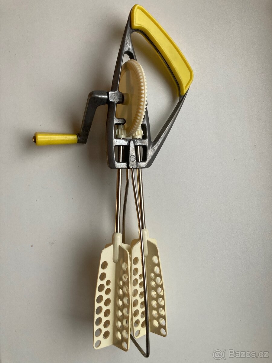 Vintage mechanický ruční šlehač s klikou, stáří cca 70 let - 2