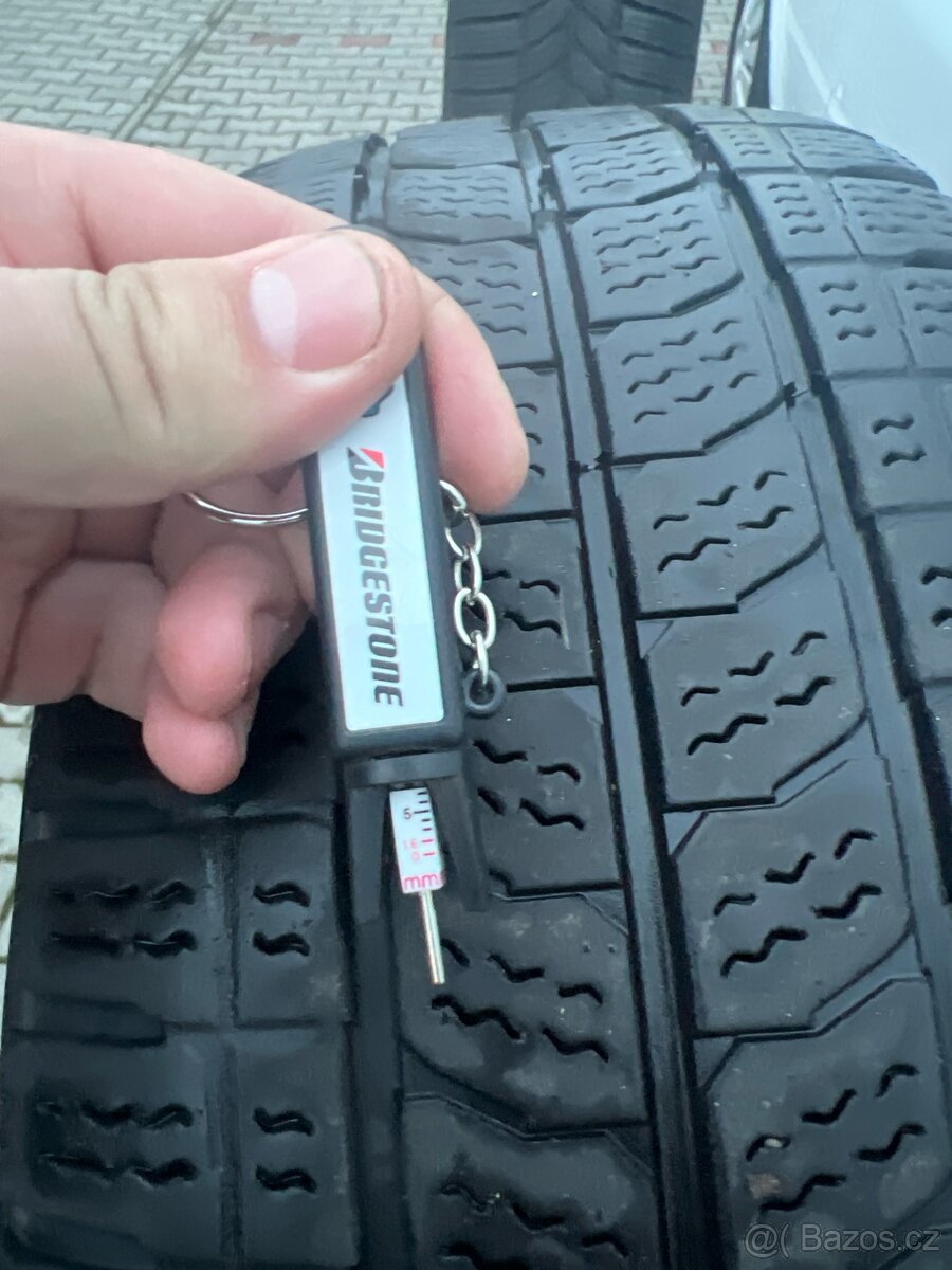 Ford Custom 215/65R15C - 2