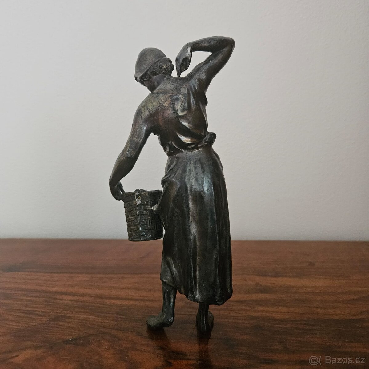 STAROŽITNÁ SOCHA - SBĚRAČKA VÍNA - CÍN - 2