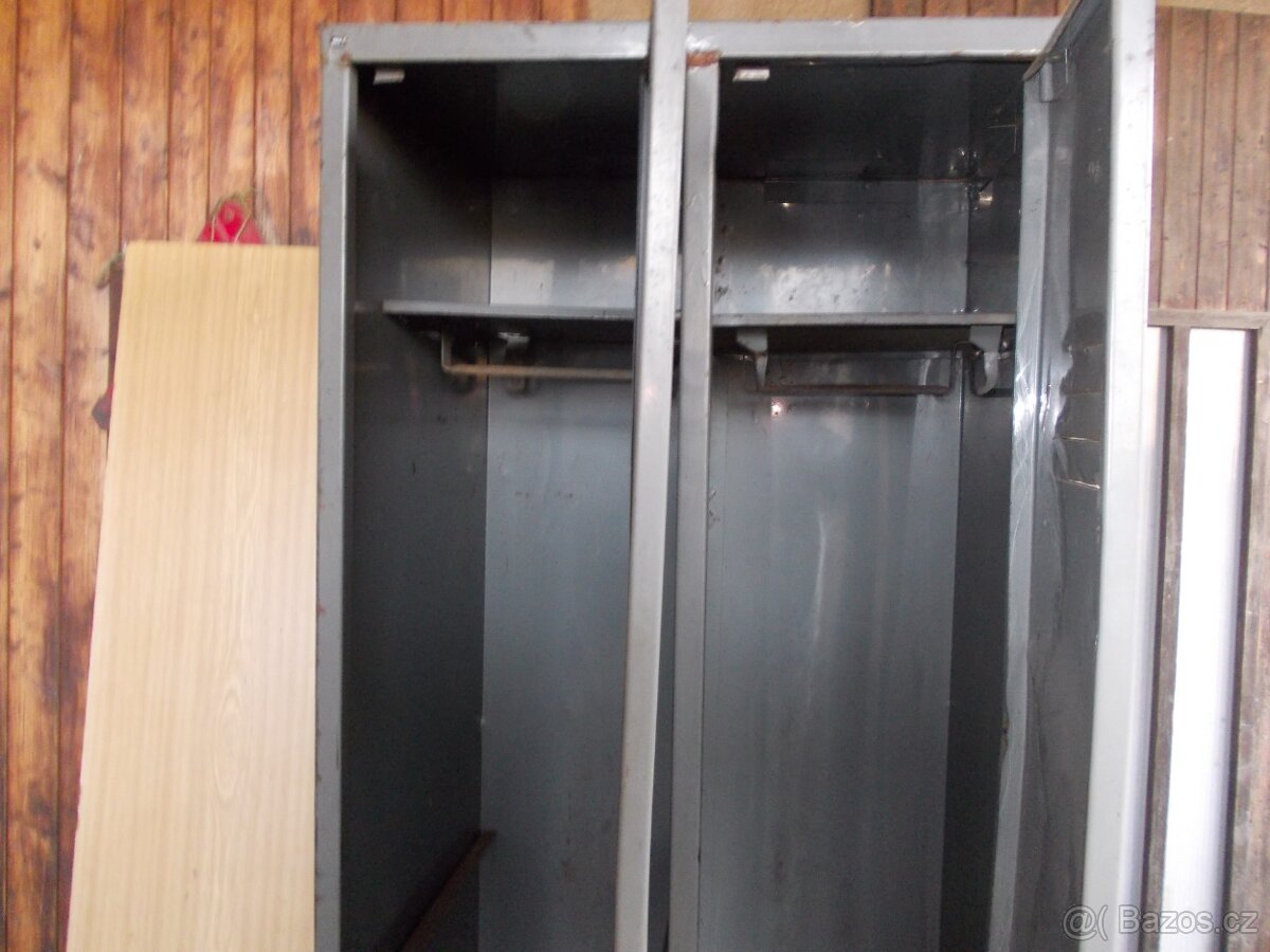 Šatní skříňka - 2