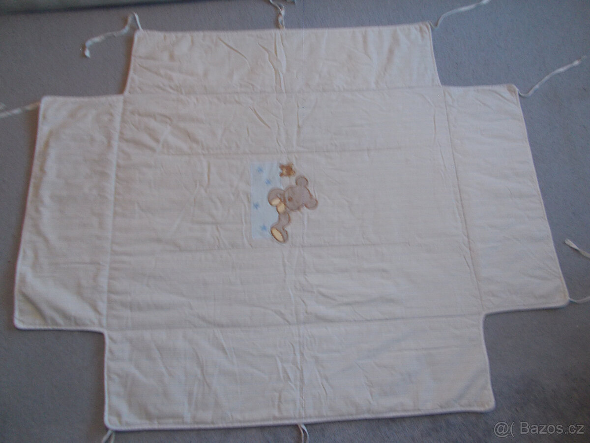 Mantinel s chráničem matrace do dětské postýlky - 2