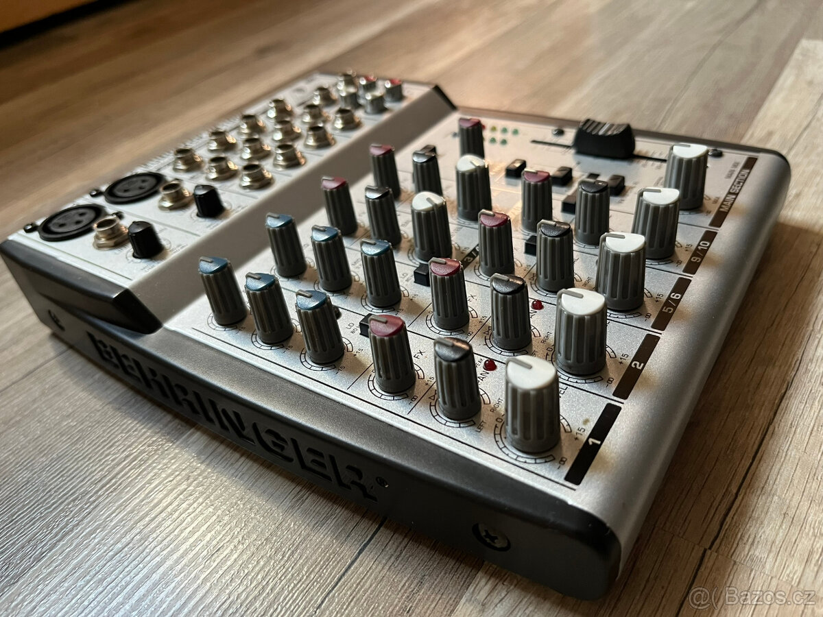 Mixážní pult Behringer Eurorack UB1002 - 2