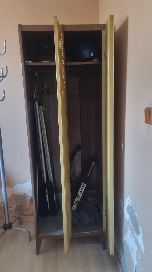 Plechová šatní skříň - 2