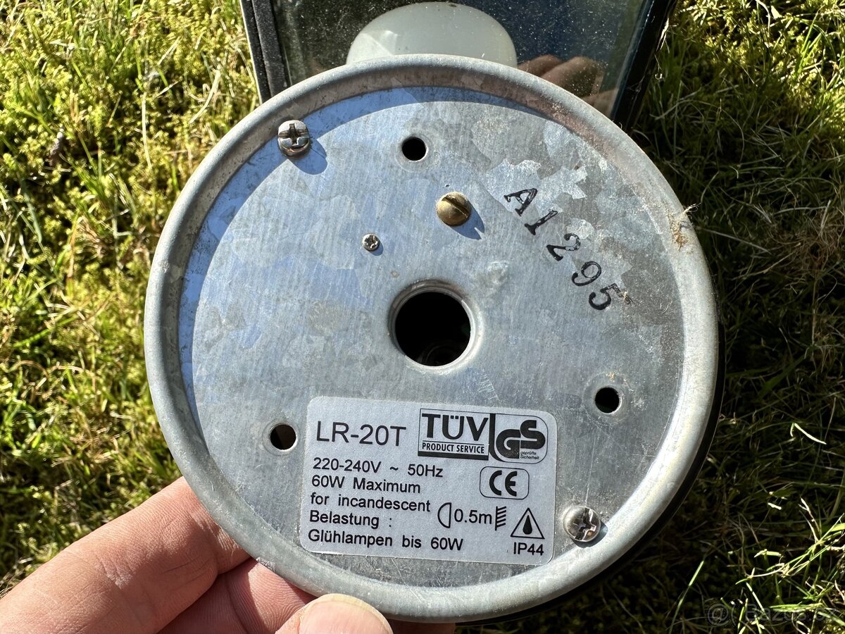 Lampa z pohybovým čidlem. - 2