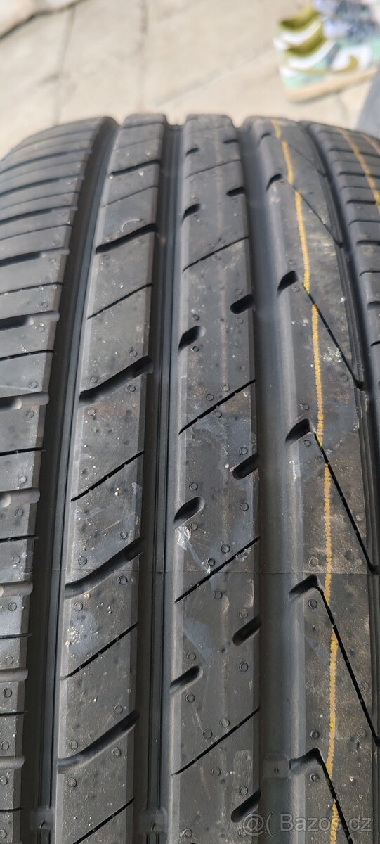 Pneu Hankook 235/50R19 - 2
