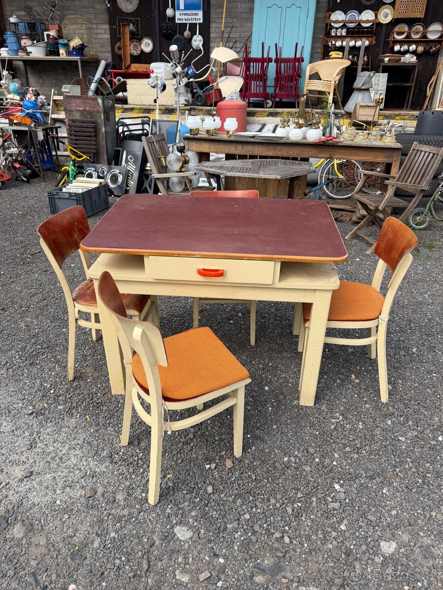 Jídelní set (stul +4 židle) - 2