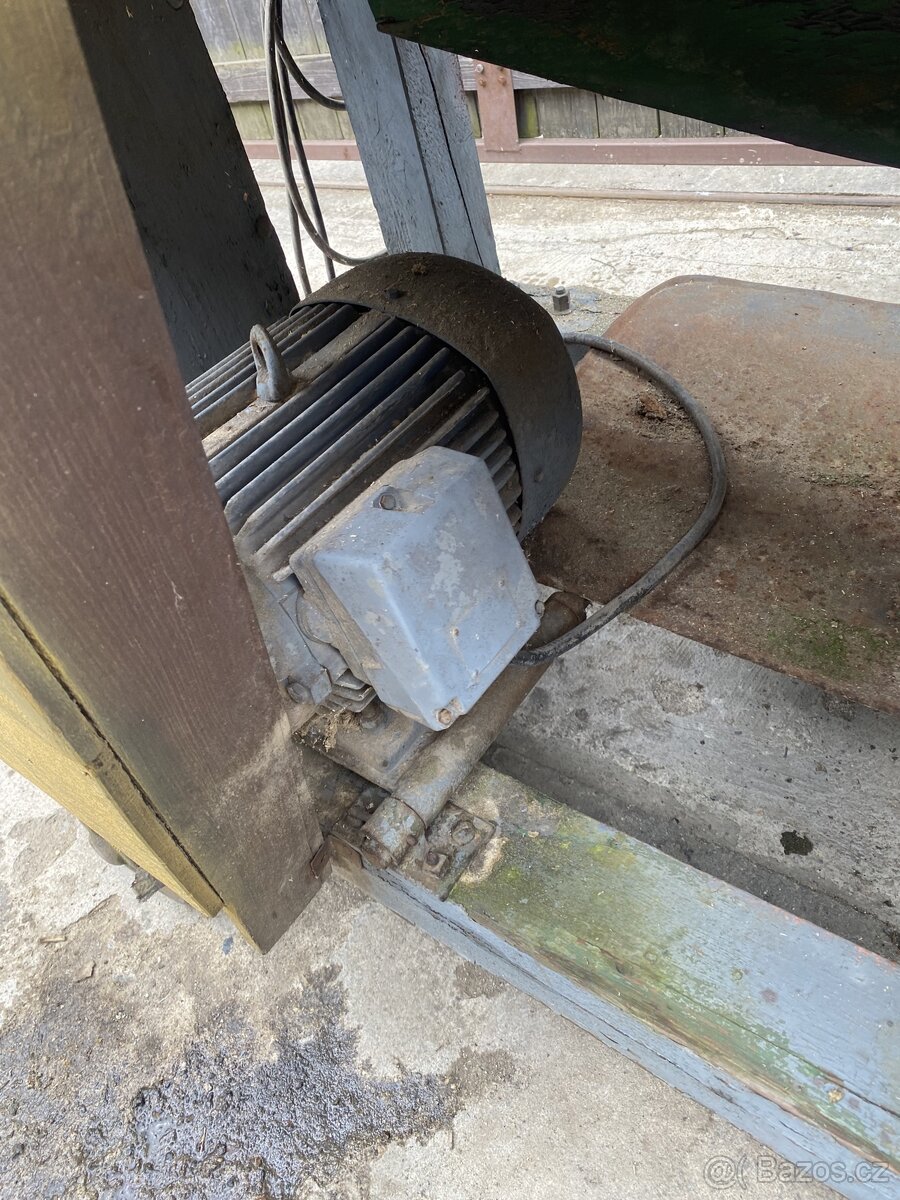 Cirkulárka pila na dřevo - 2