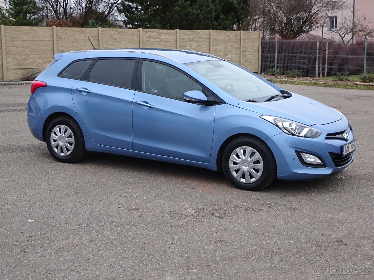 Hyundai i30 1.6i Combi r.v.2012 (99 kw) 2.Maj.serv.kníž.ČR - 2