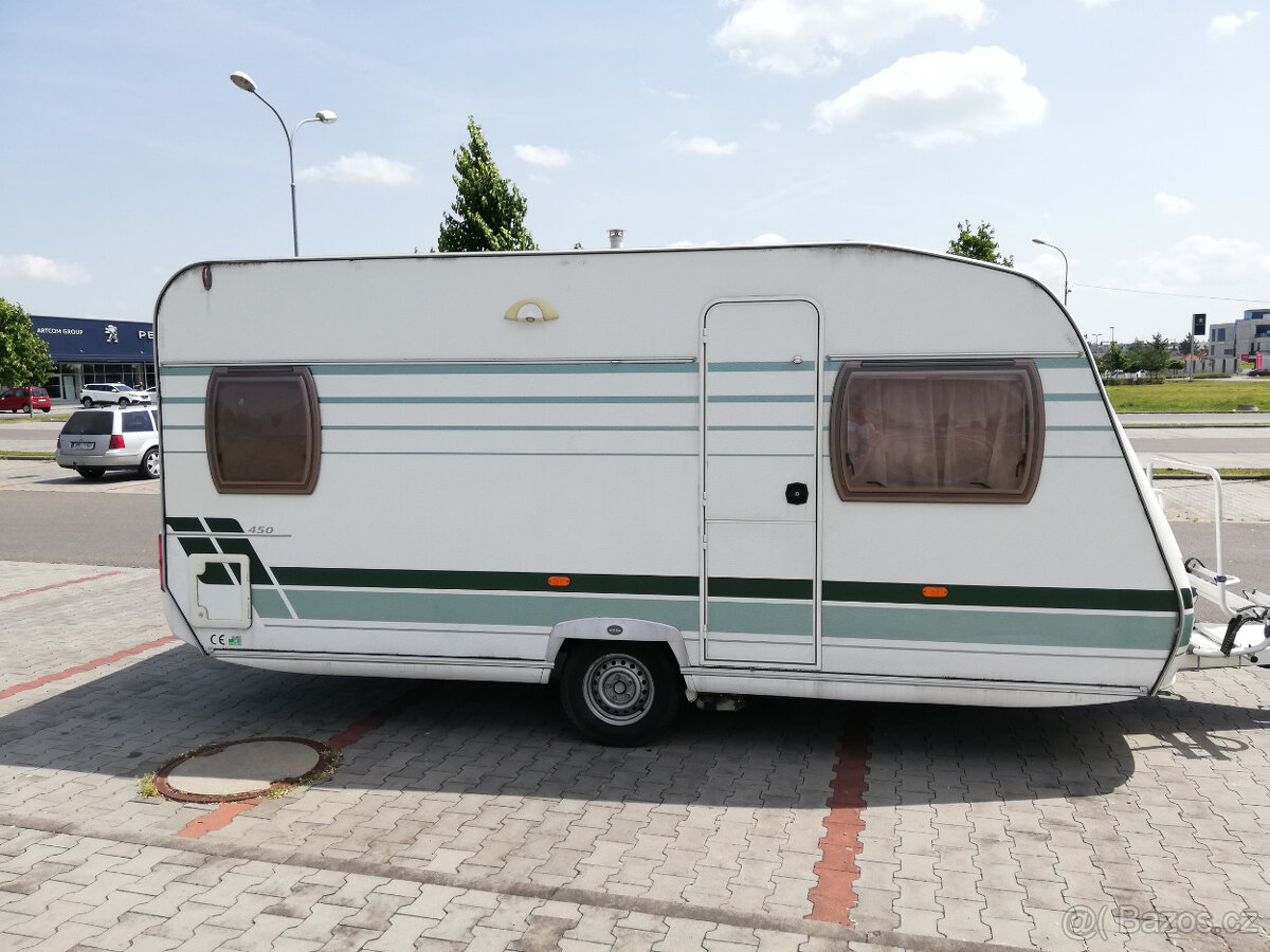 Karavan Chateau Calista 466-francouzská postel - 2