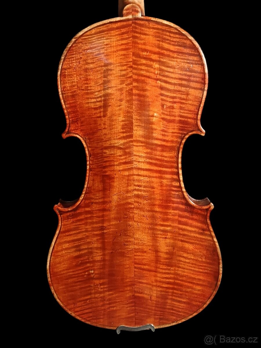 Pěkné staré housle - 2