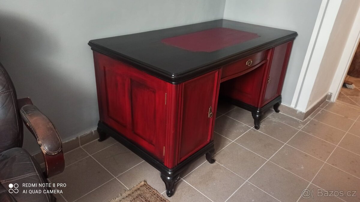 Psací stůl po renovaci - 2