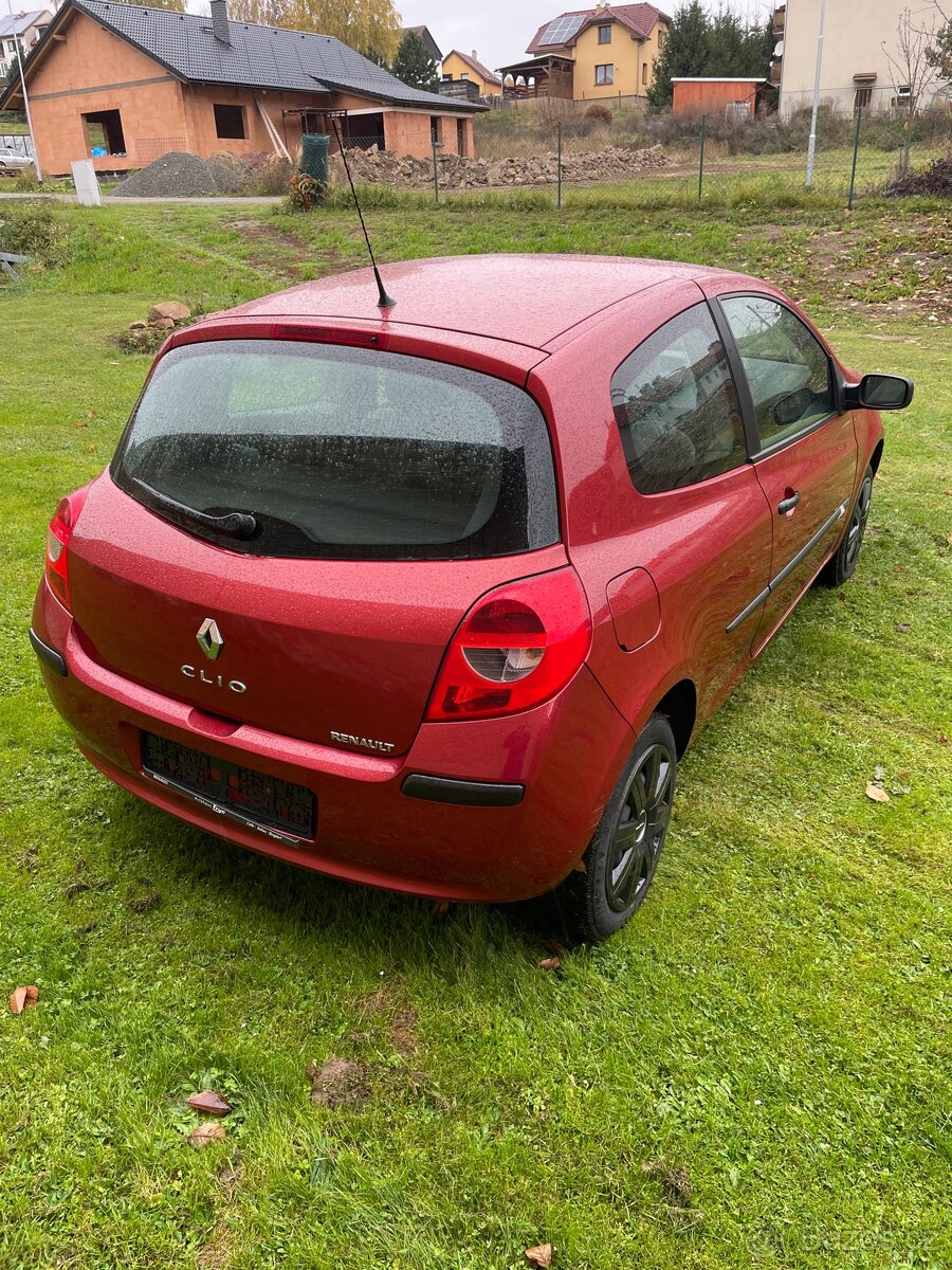 Renault Clio 1,2 16V, nová STK do 11/2027, bez koroze - 2