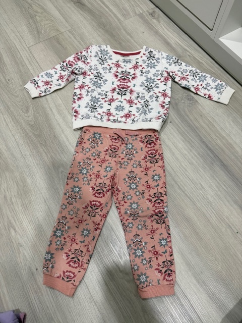 Teplákové soupravy vel. 92/98 - 2