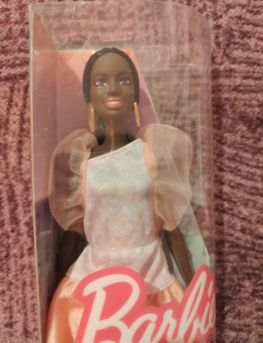 Barbie® Mattel Panenka modelka v meruňkových šatech - 2
