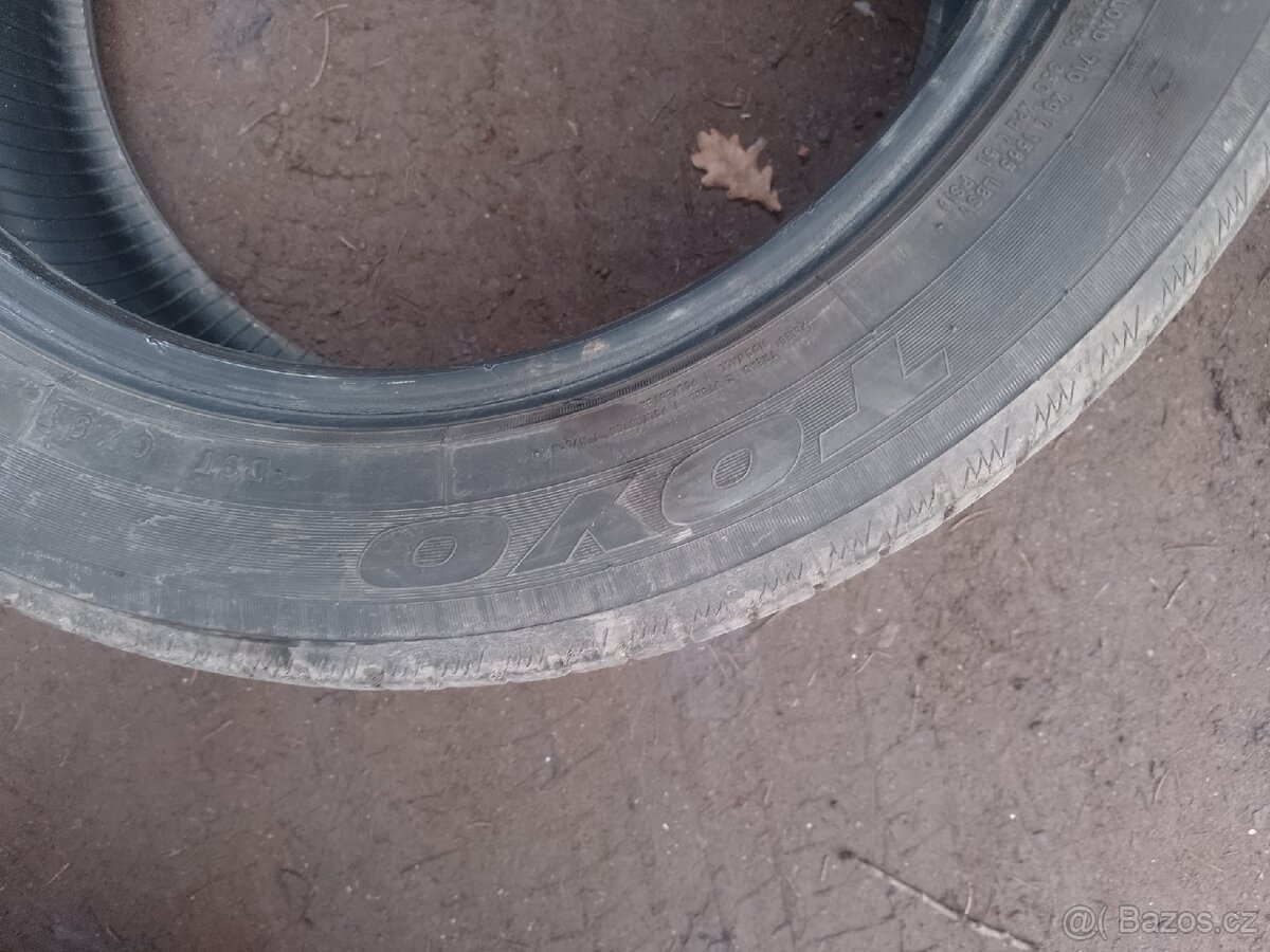 Zimní pneu 235/50 R17 - 2