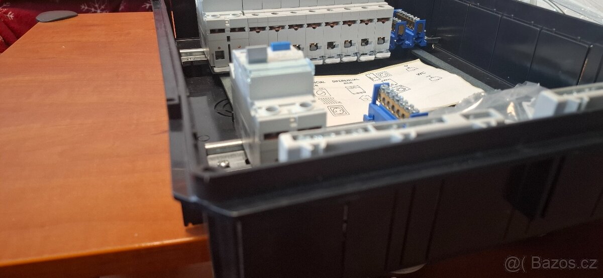 Rozvaděč, chránič a jističe - 2