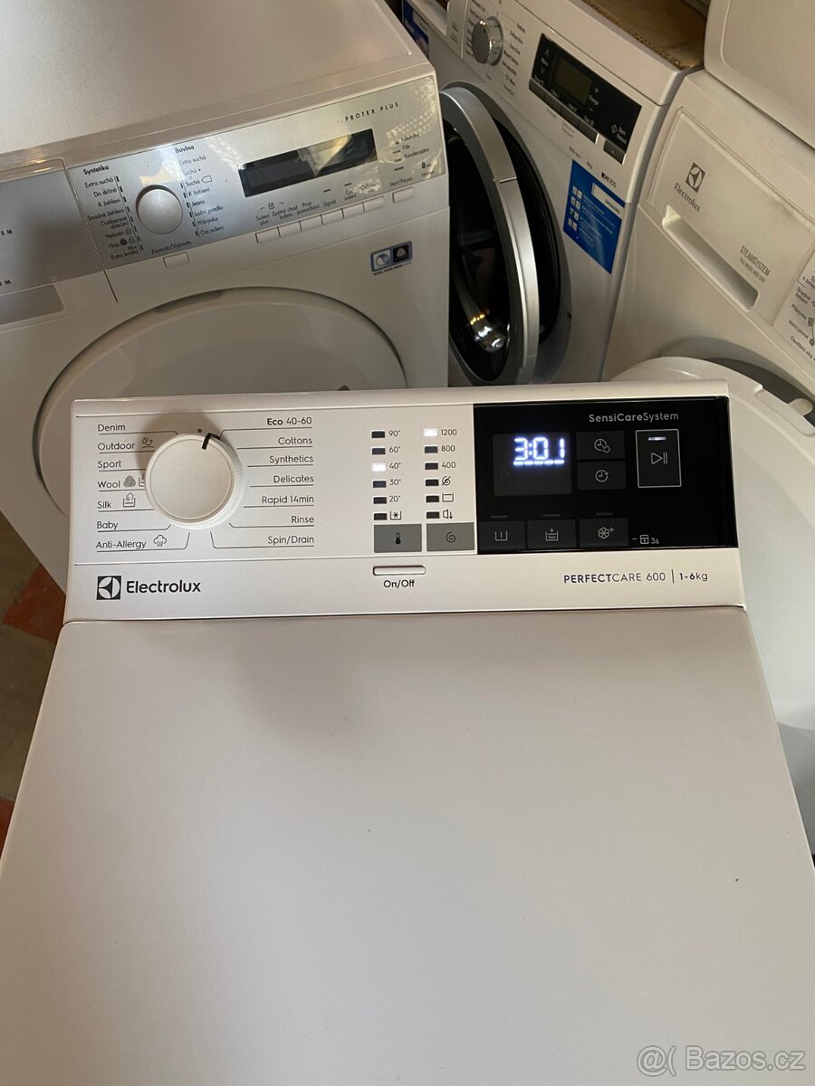 Vrchem plněná pračka zn. Electrolux - 2