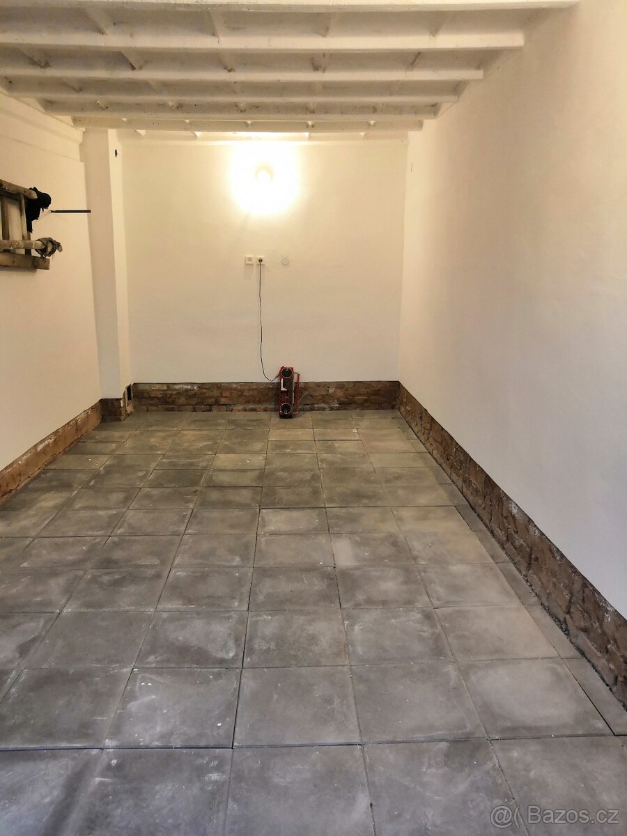 Pronajmu garáž v ulici 17. listopadu - 2