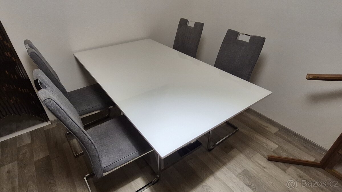 Prodám jídelní set, stůl 160 cm + 4 židle - 2