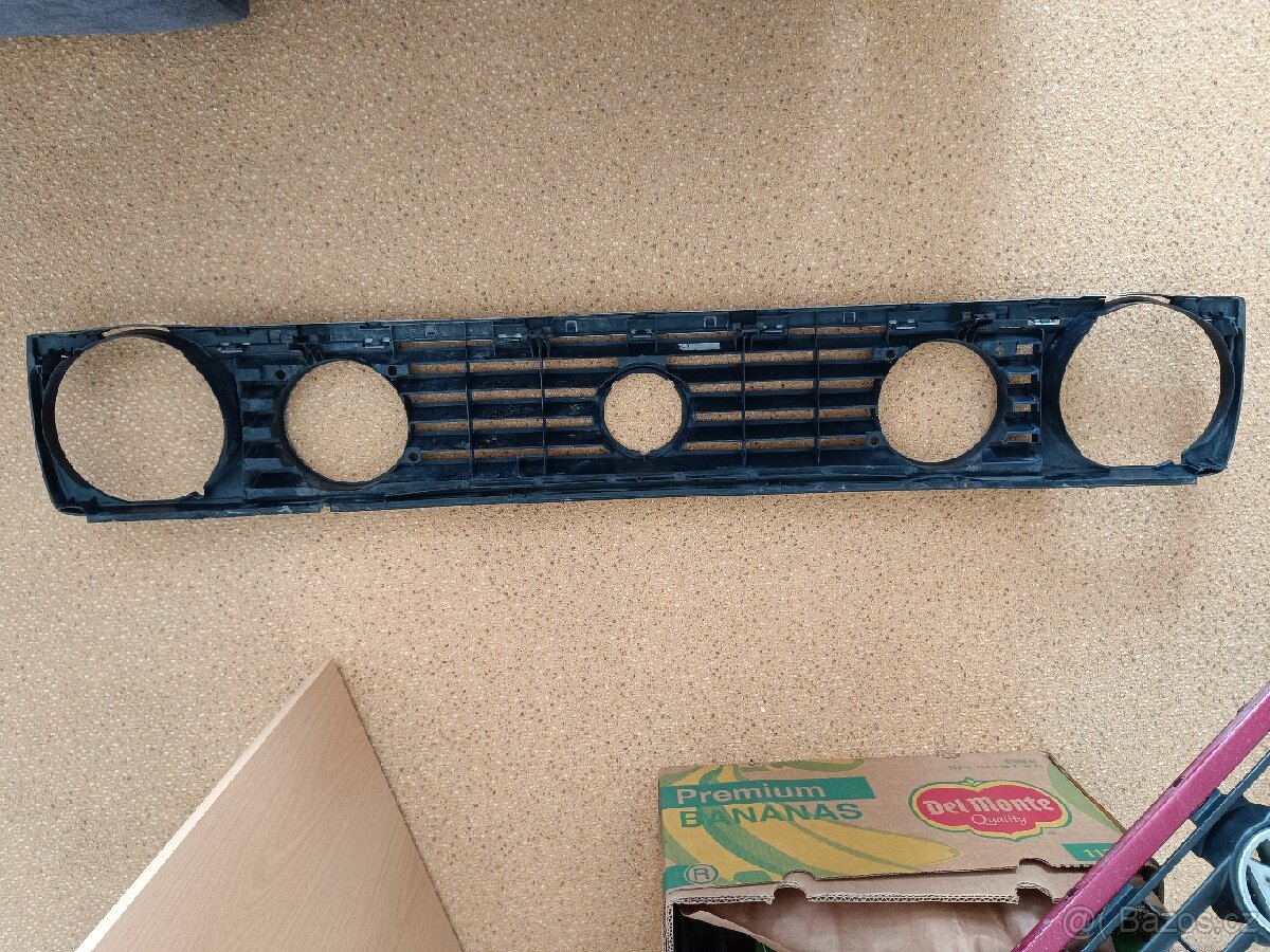 VW Golf mk2 - přední maska - 2