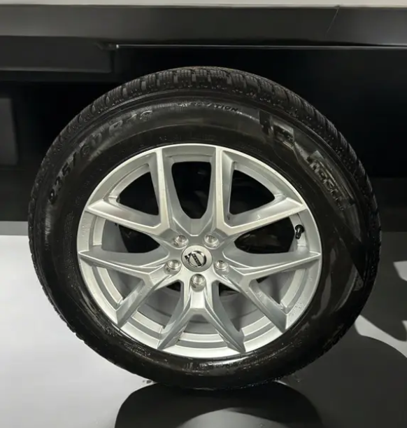 Zánovní originální alu kola Volvo 5x108+ 235/60r18 - 2