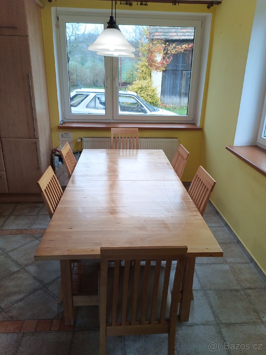 Rozkládací kuchyňský stůl z masivu. - 2