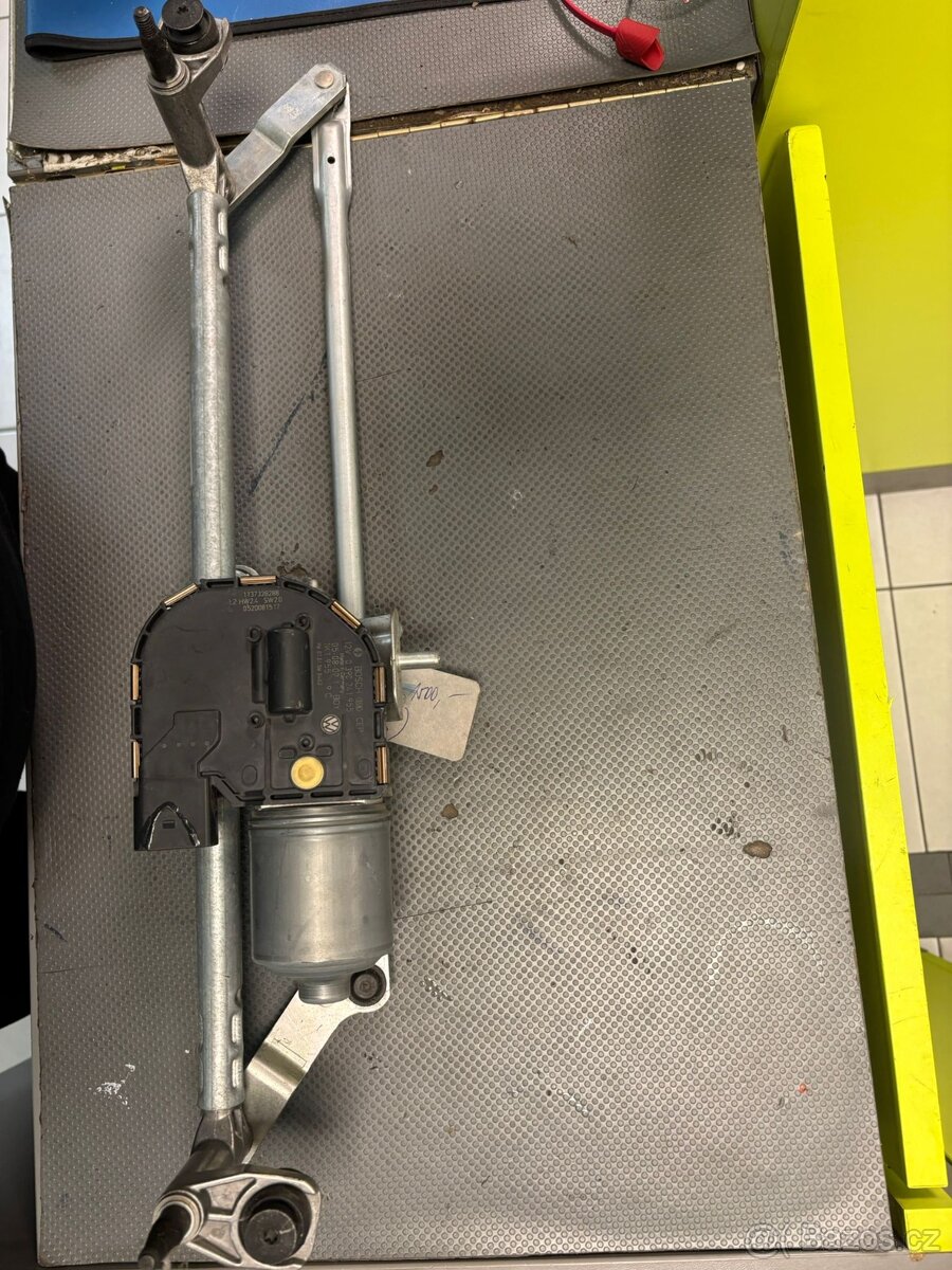 Táhla stěračů s motorkem GOLF V - 2