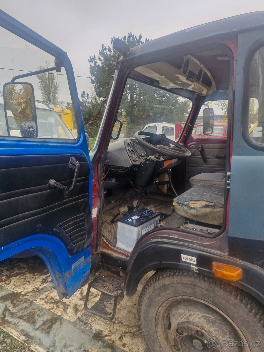 Kontejnerová avie BEZ NÁSTAVBY - 2