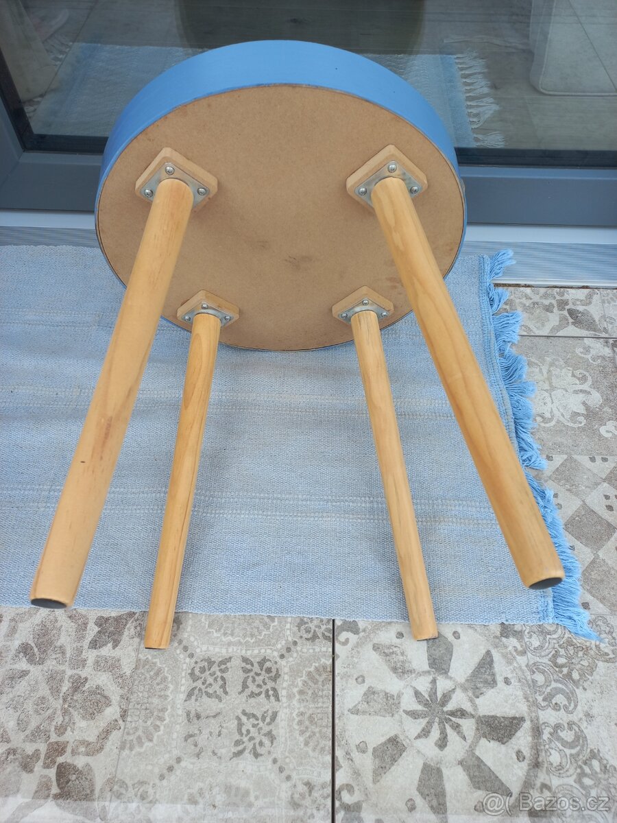 Odkládací stolek - 2