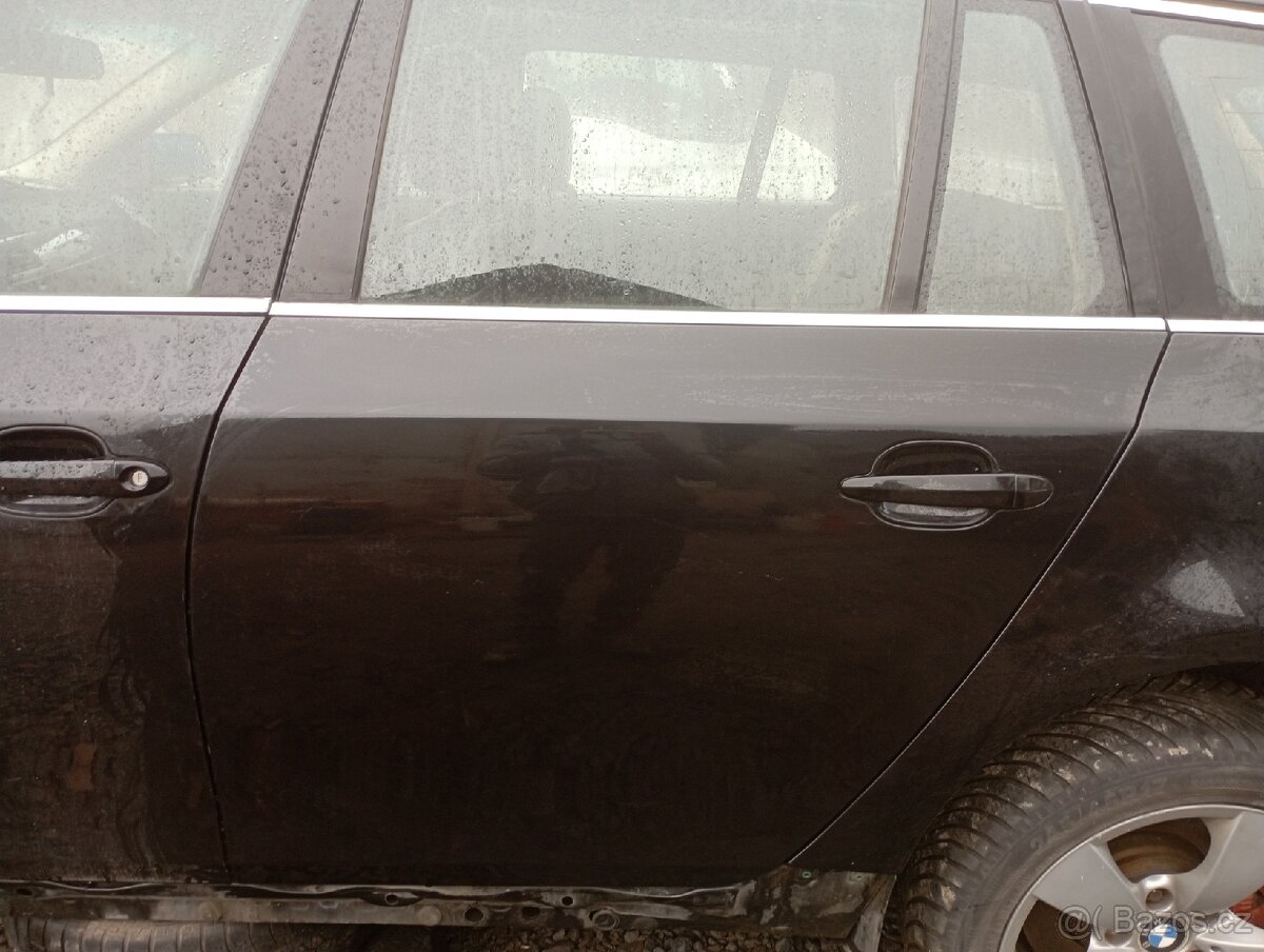 BMW e61 zadní dveře blacksapphire - 2