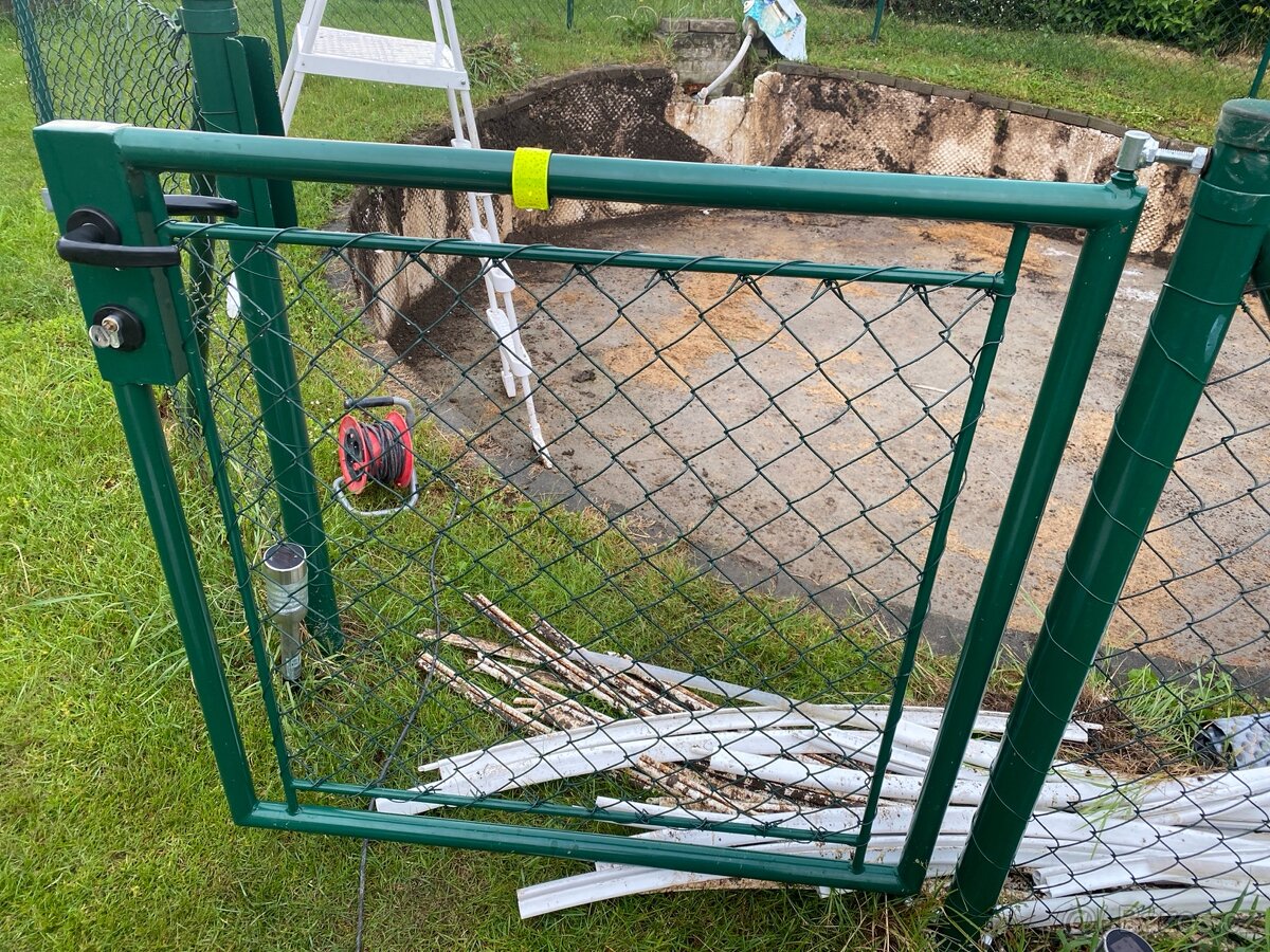 Oplocení bazénu - 2