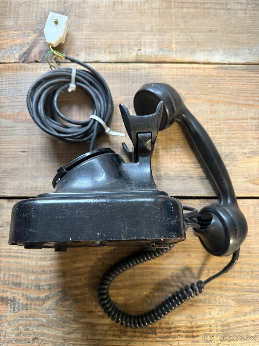 Starožitný bakelitový telefon Tesla - 2