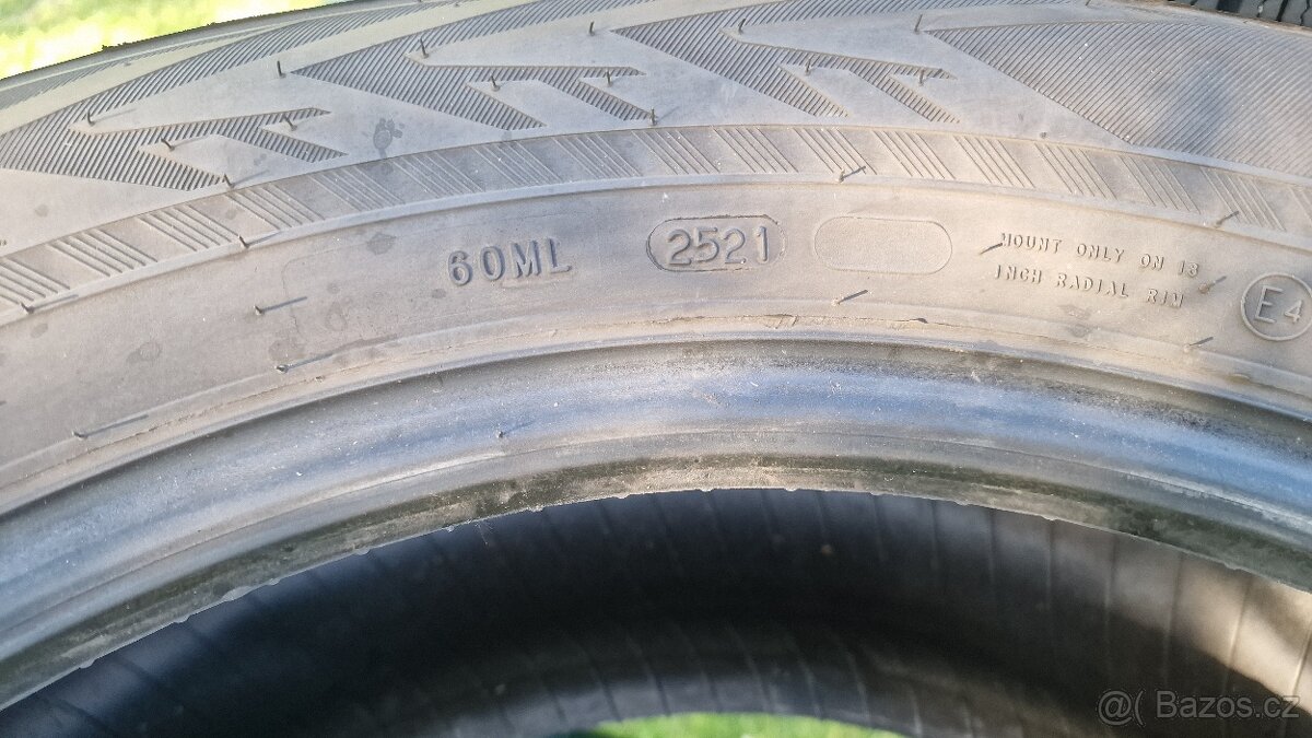 235/60R18 - 2