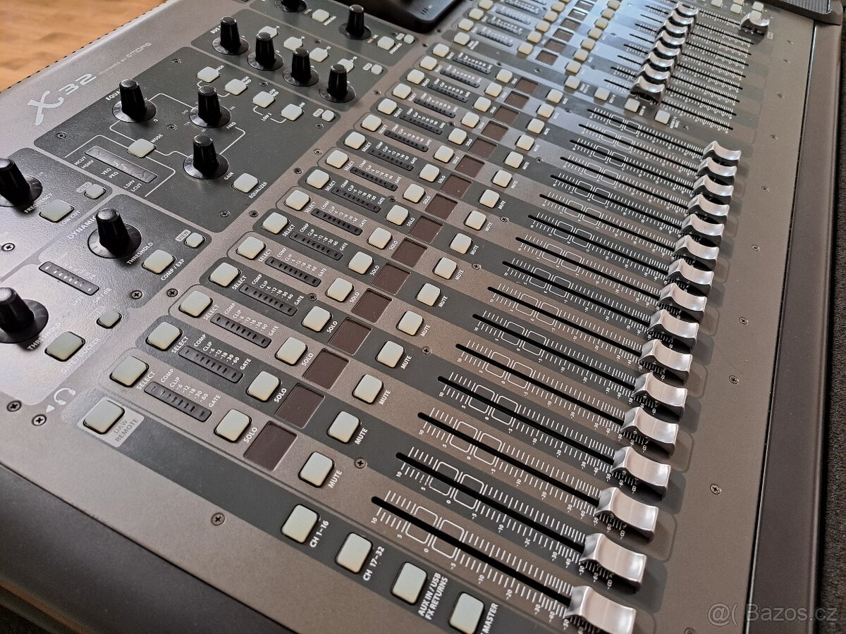 Behringer X32 + přepravní case - 2