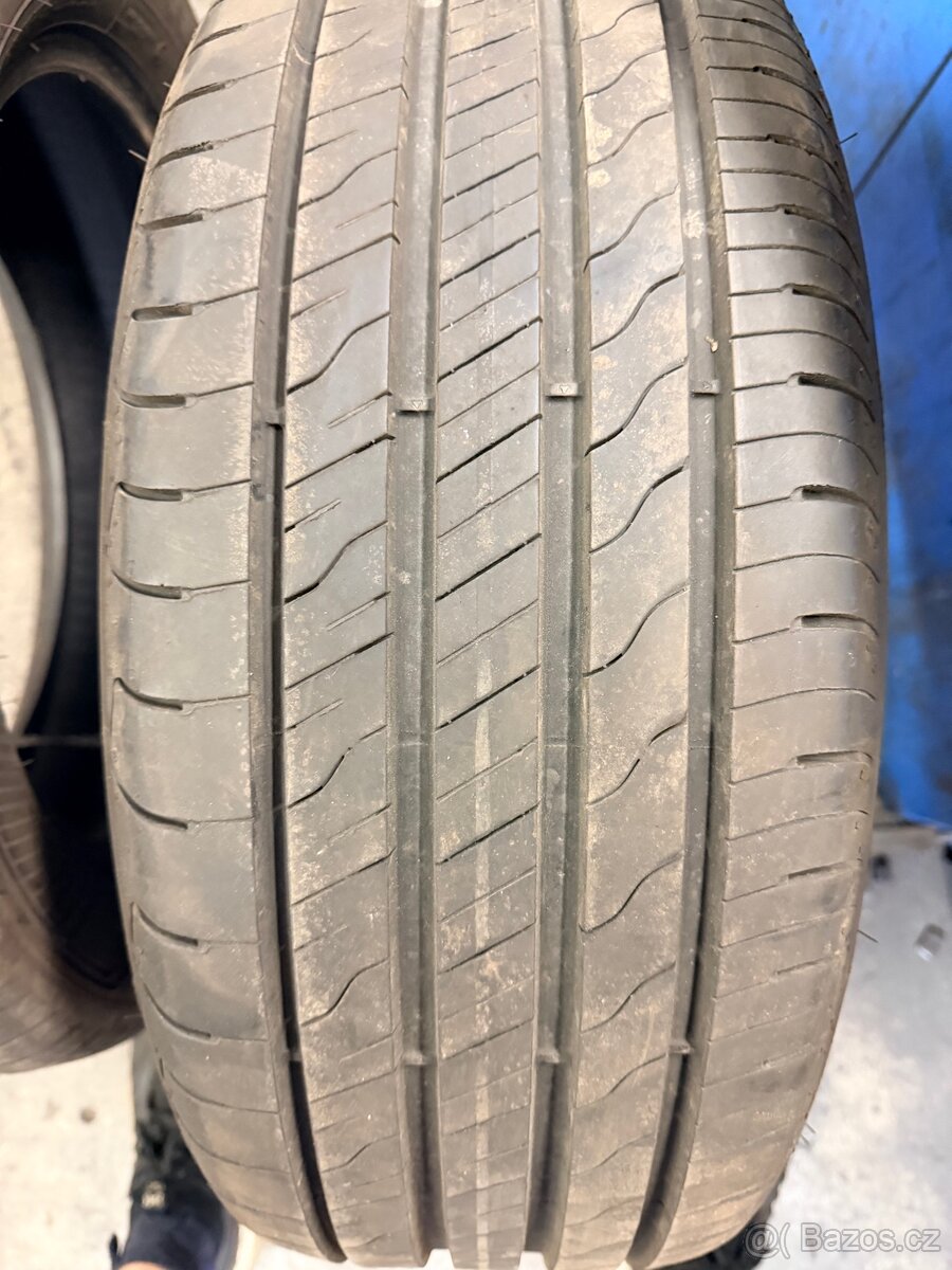 Goodyear 225/55 R17 - 2