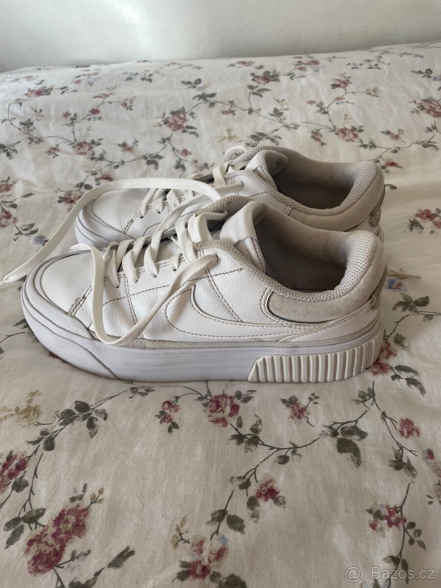 Bílé tenisky Nike - 2
