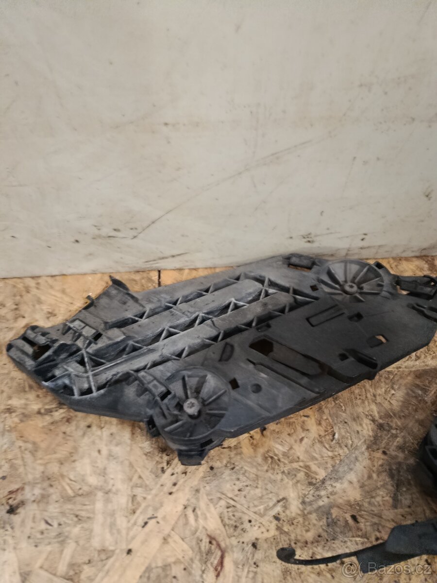 Držáky světel Škoda Octavia II r.v.08-14 - 2