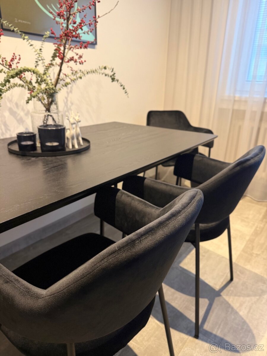 Jídelní stůl + 4 židle - 2