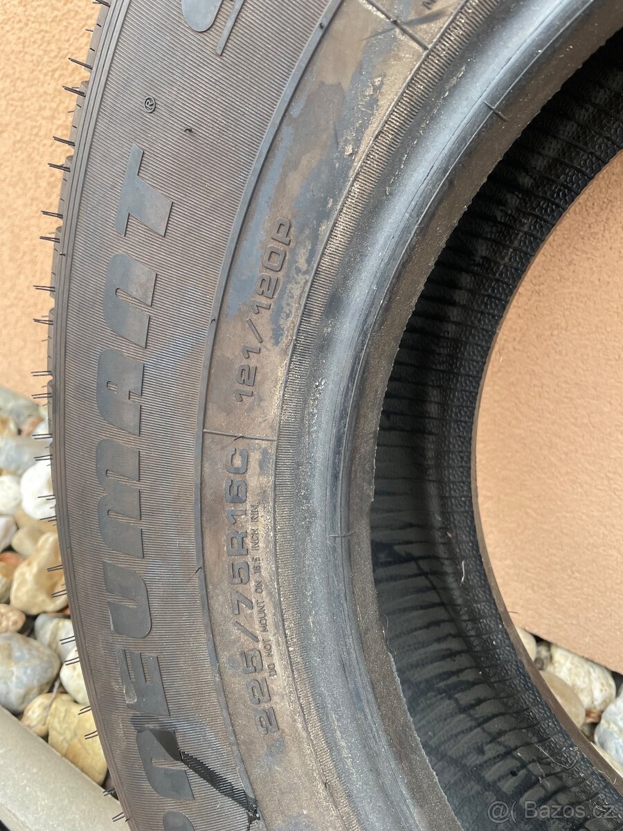 Pneu 225/75r16 c - 2