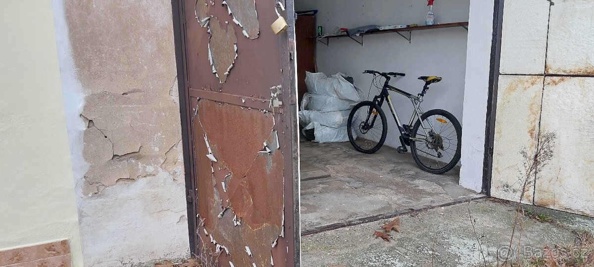 Garaz u haly Teza v Hodonině - 2