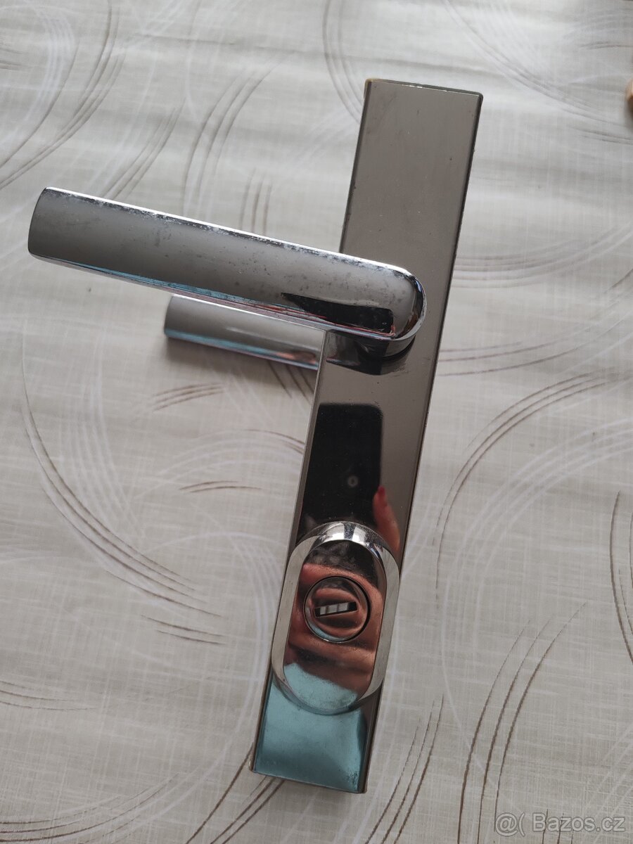 Bezpečnostní kování na dveře - 2