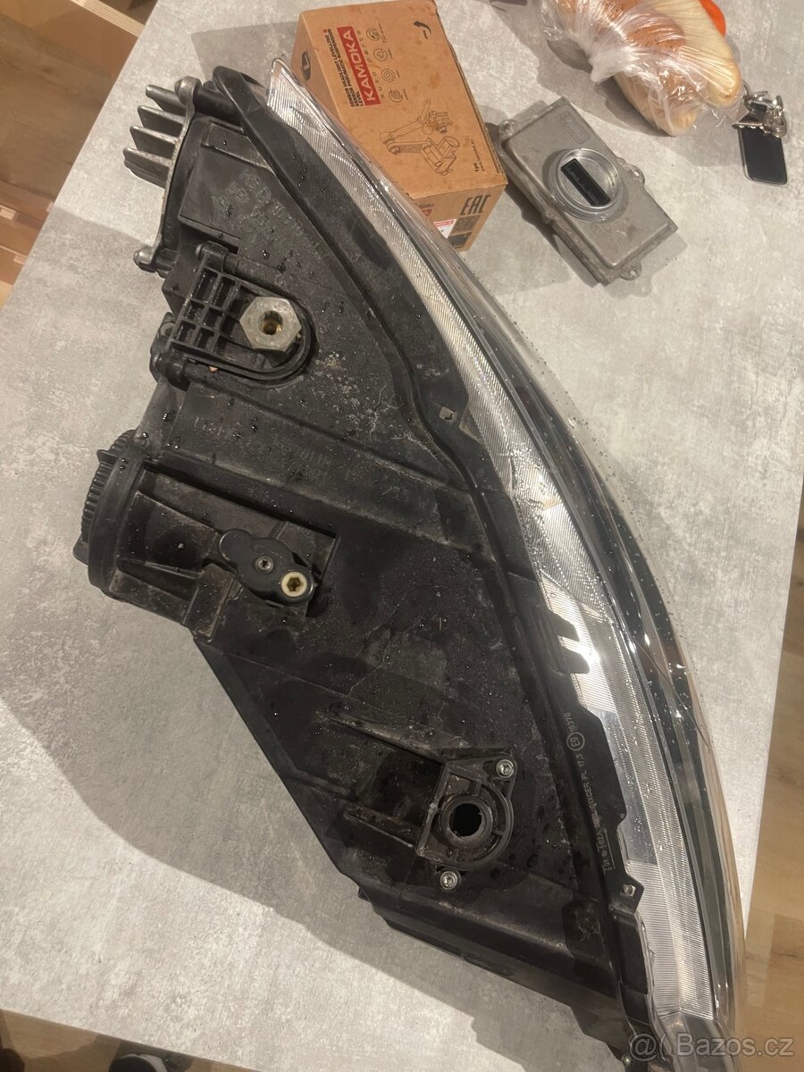 Světlomet Seat Leon - 2