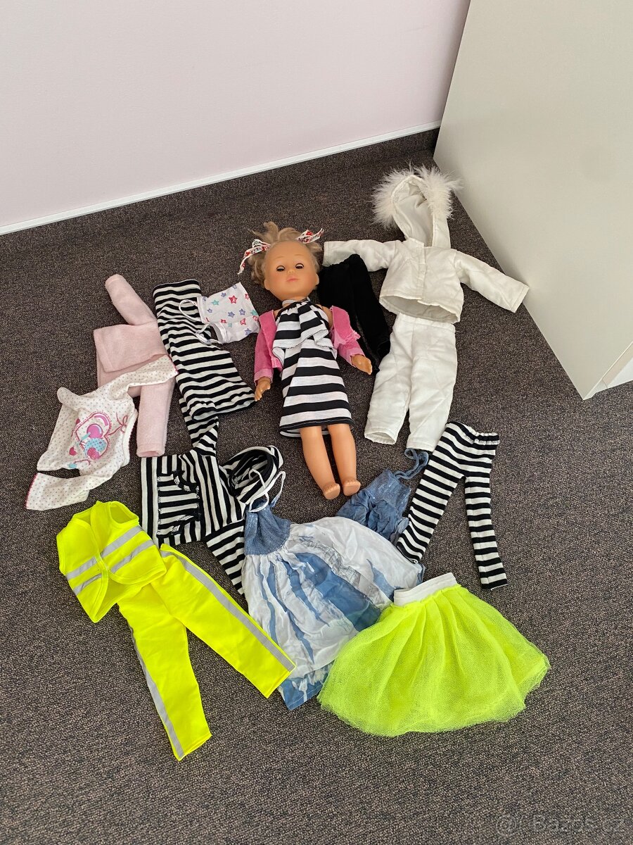 Panenka s oblečky - 2