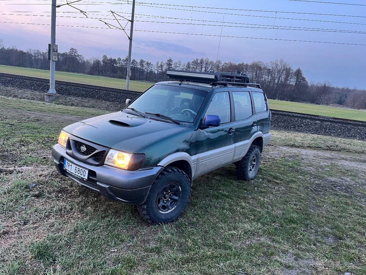 Nissan Terrano lI - 2