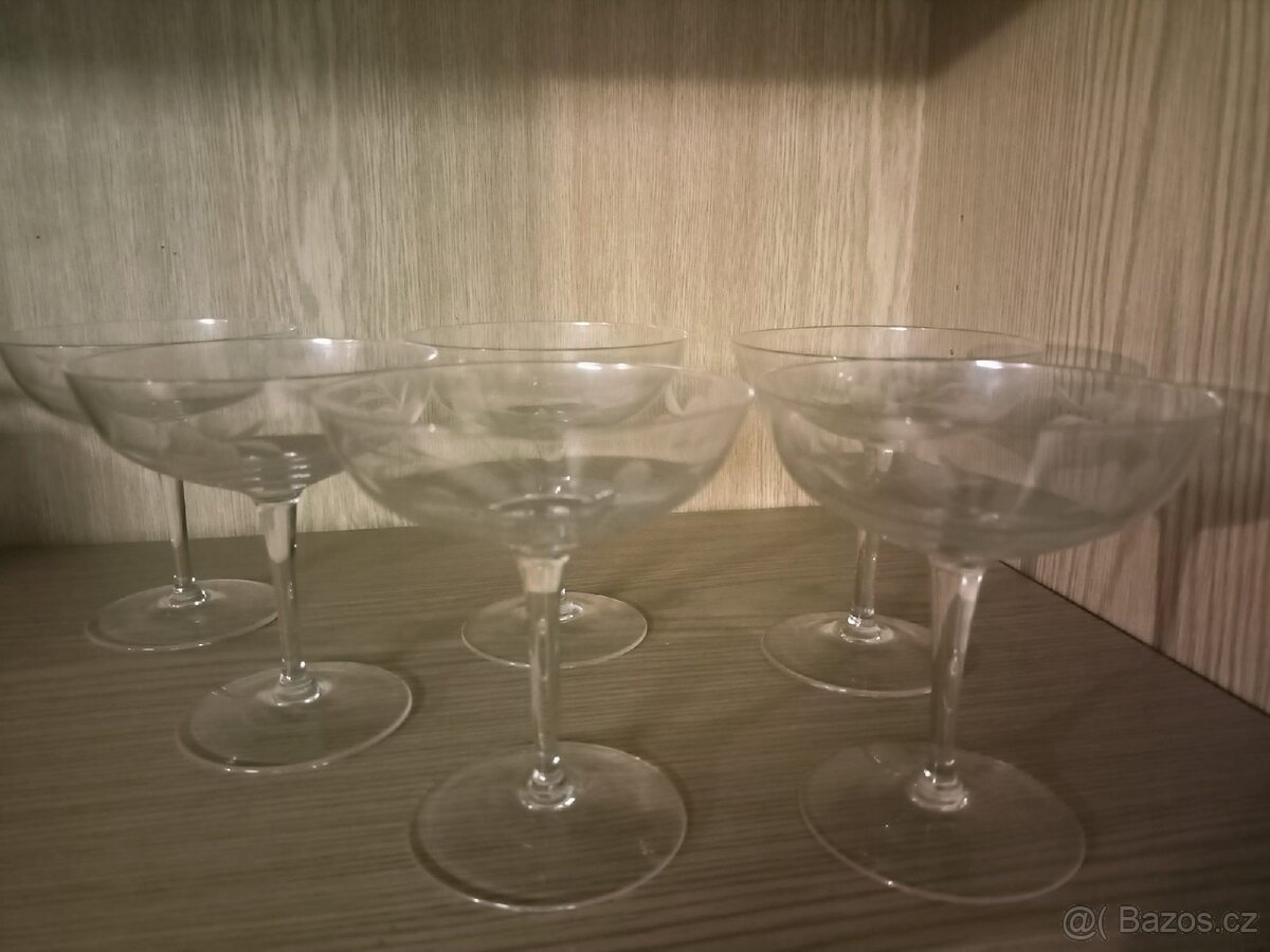 Skleničky na stopce - 2