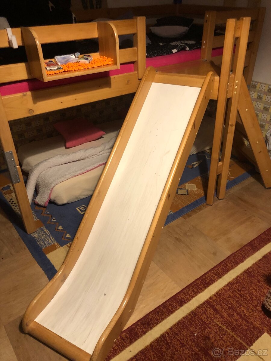 Vyvýšená postel se skluzavkou - 2
