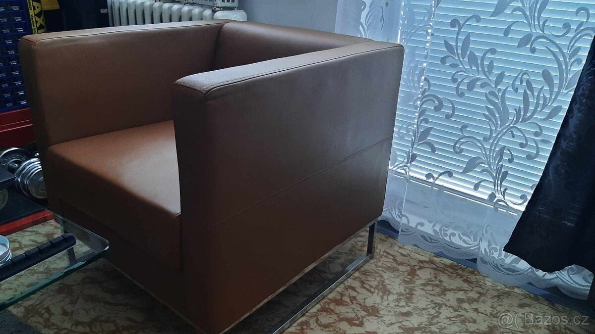 2x Krásná křesla na kovové platformě - 2